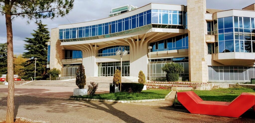 Merülj el Tirana varázslatos világában: Látnivalók és nevezetességek