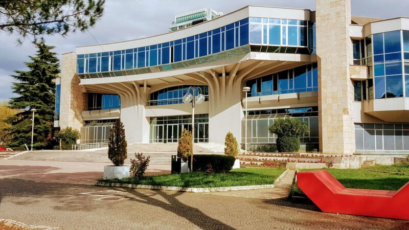 Merülj el Tirana varázslatos világában: Látnivalók és nevezetességek
