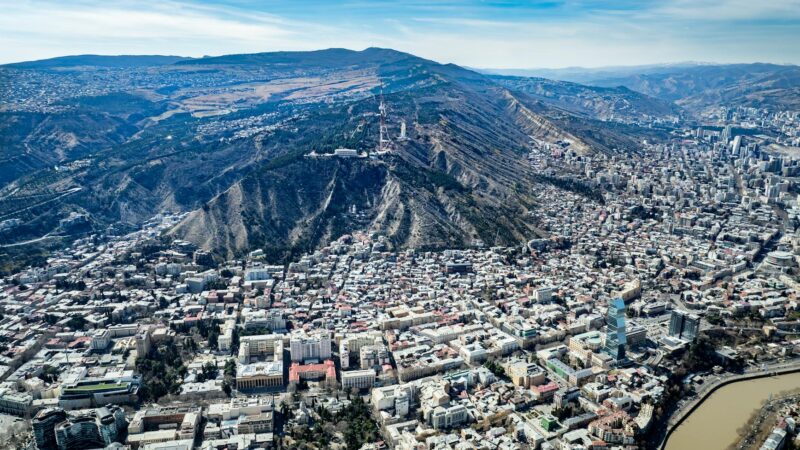 Grúzia minden utazót levesz a lábáról a hófödte hegycsúcsaival és az ősi borkultúrájával