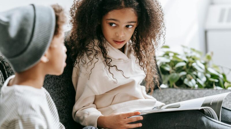 Így segíthetünk a gyerekeinknek abban, hogy életre szóló szövetséget kössenek egymással