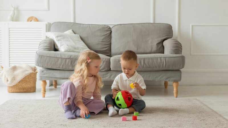 Hogyan segíthetünk a gyerekeknek a veszekedések békés lerendezésében?