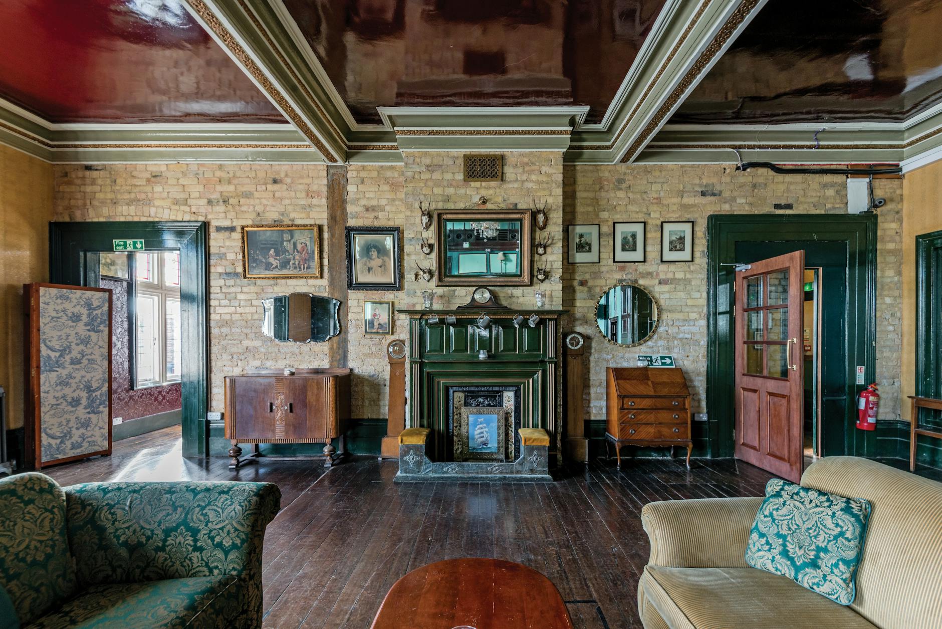 Régi bútorokkal is teremthetünk stílusos és modern környezetet magunk köré