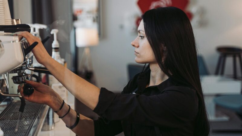 Miért érdemes néha teljesen egyedül is beülni egy kávézóba?