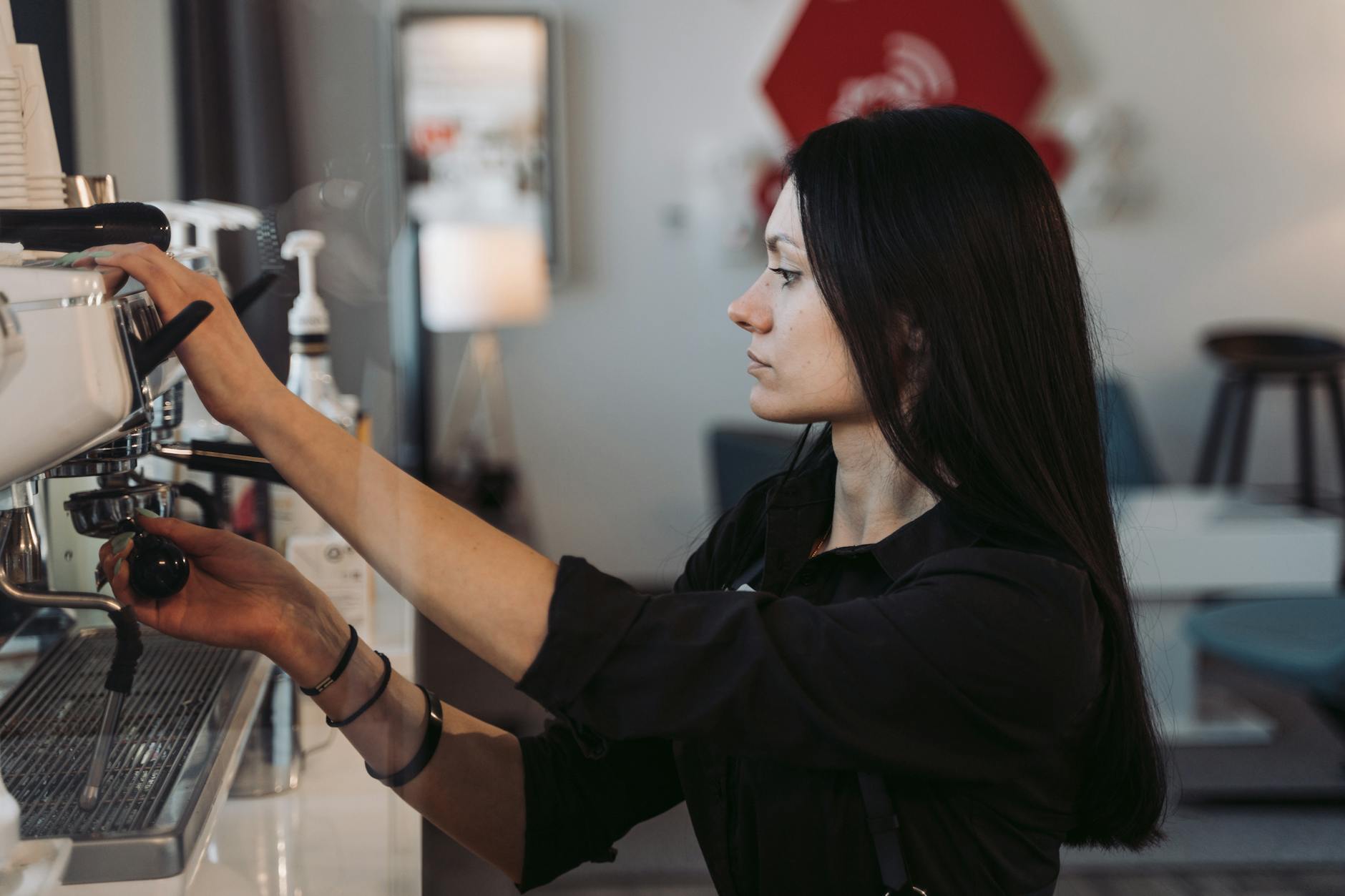 Miért érdemes néha teljesen egyedül is beülni egy kávézóba?