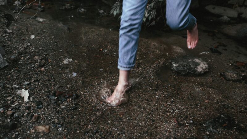 Miért tesz jót a szervezetünknek, ha gyakrabban járunk mezítláb?