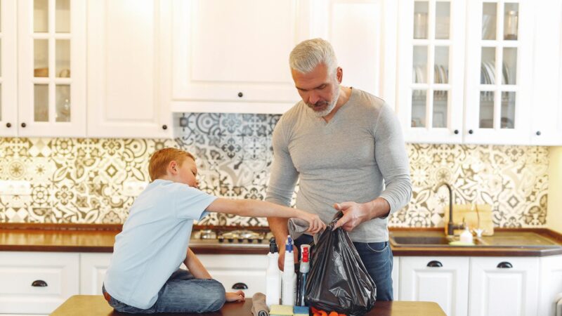 Így oszthatjuk meg igazságosabban a láthatatlan családi terheket a hétköznapokban