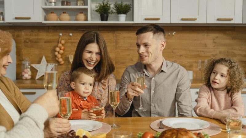 Hogyan szoktassuk vissza a családot a telefonmentes közös vacsorákhoz?