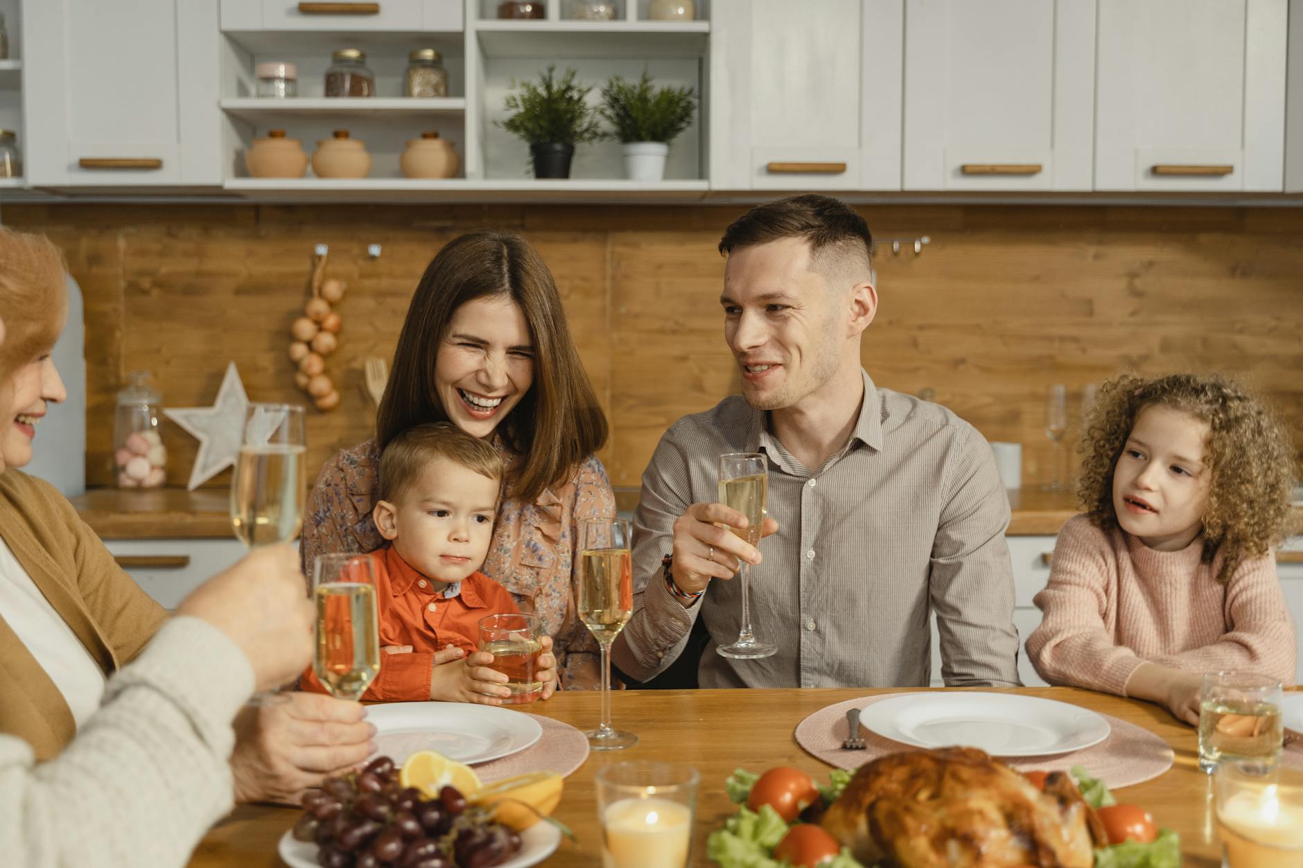 Hogyan szoktassuk vissza a családot a telefonmentes közös vacsorákhoz?