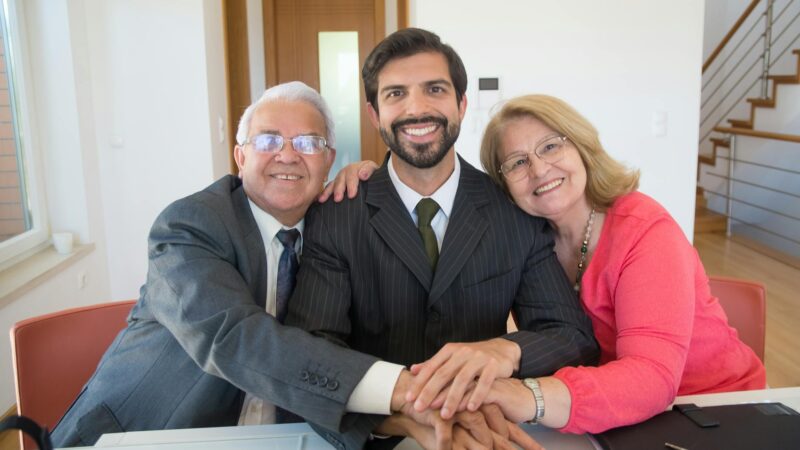 Így maradhatunk egyensúlyban a gyerekek és az idősödő szülők közötti kettős szorításban